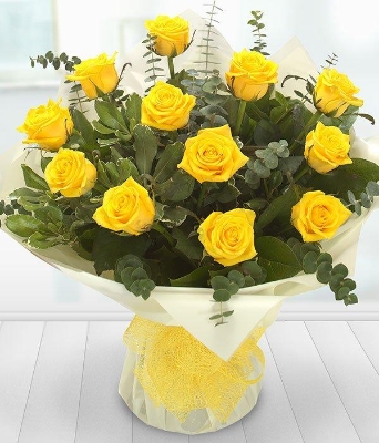 A Dozen Yellow Roses gift Box**